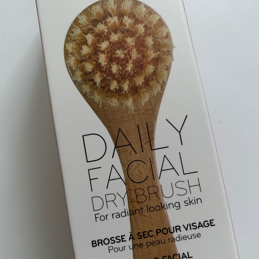 Daily Concepts Daily Facial Dry Brush Radiant Skin Massage Exfoliation Bath